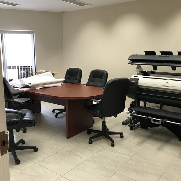 More Photos Of 2382 Brooklyn Queens Expy W, Astoria Light Manufacturing For Lease