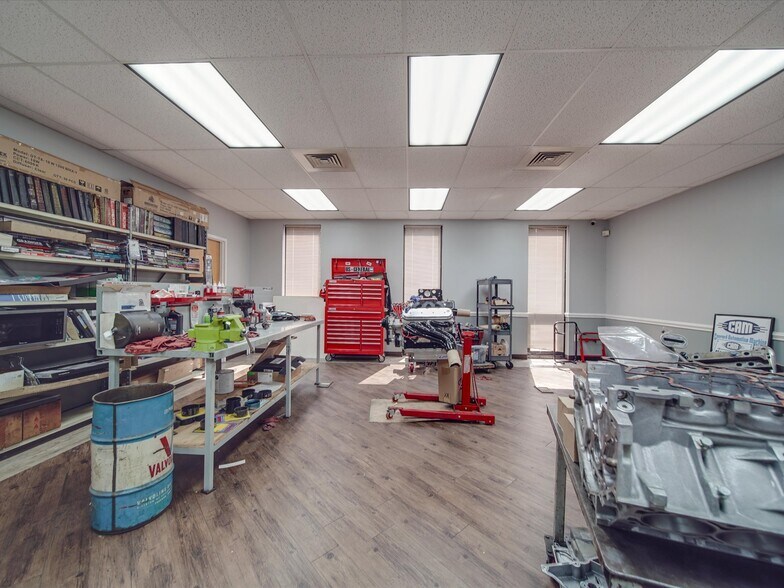 More Photos Of 4400 Republic Ct, Concord Warehouse For Lease