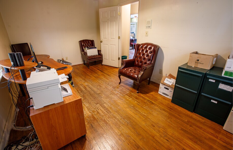 More Photos Of 2001 Wesley Chapel Rd, Decatur Office For Sale