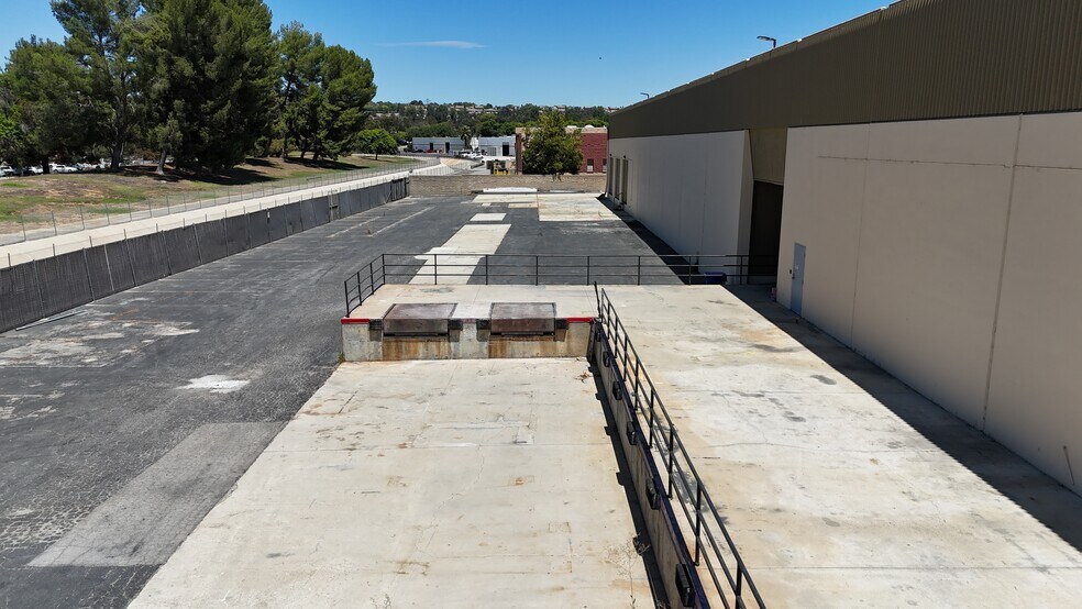 More Photos Of 25371-25395 Rye Canyon Rd, Valencia Warehouse For Lease