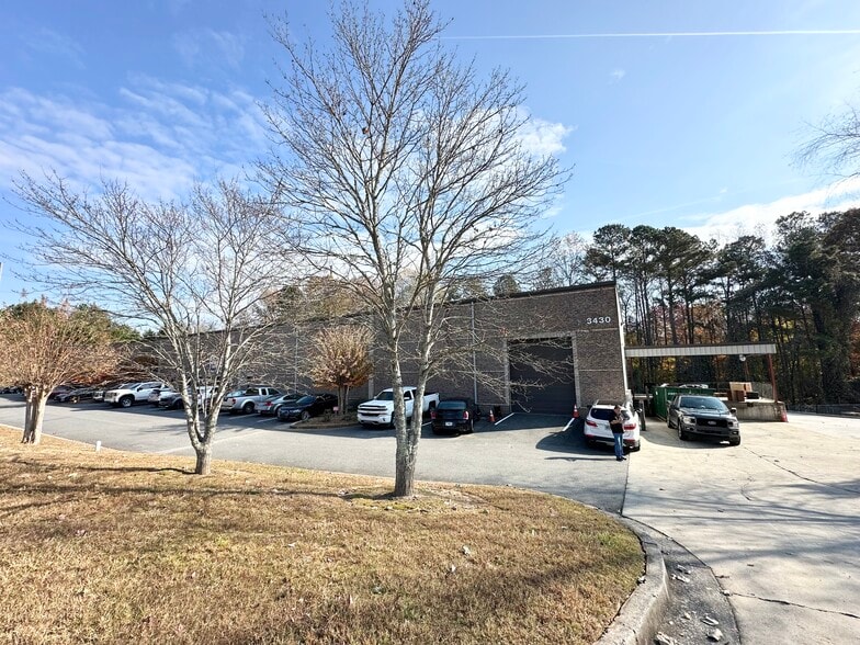 Primary Photo Of 3430 Novis Pt, Acworth Warehouse For Sale