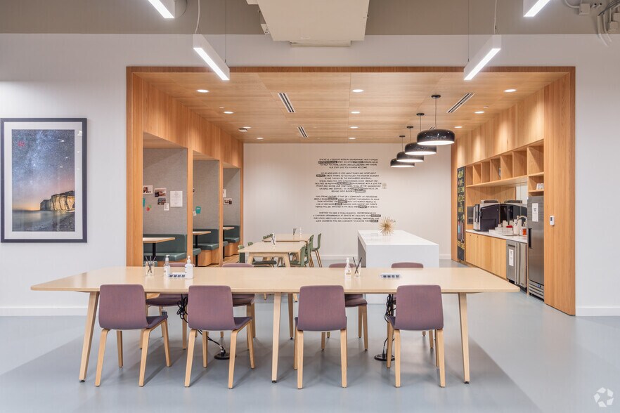 More Photos Of 1201 fannin St, Houston Coworking Space