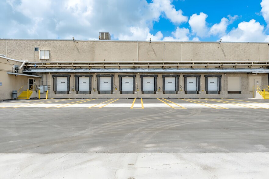 More Photos Of 18770 NE 6th Ave, Miami Refrigeration Cold Storage For Lease