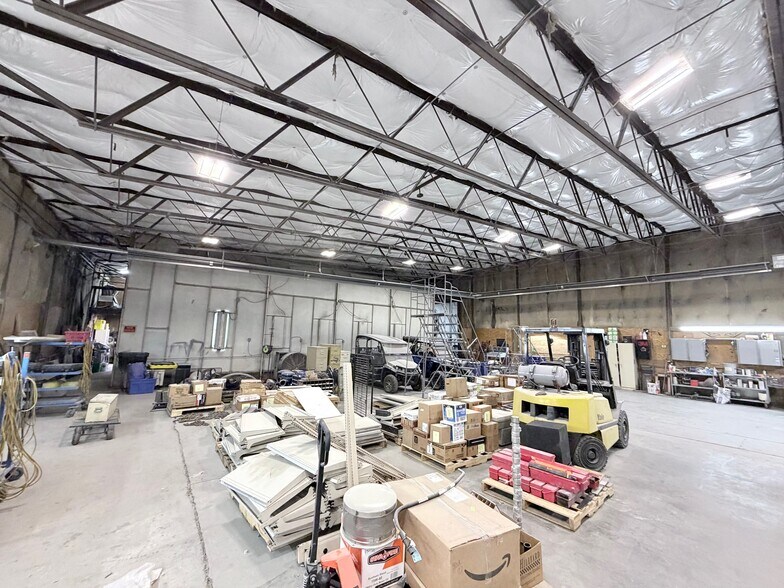 More Photos Of 701 SW 1st St, Oak Grove Industrial For Lease