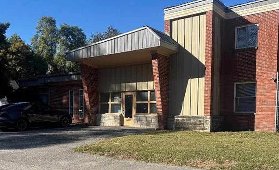 Primary Photo Of 735 Park Dr, Alton Office For Sale