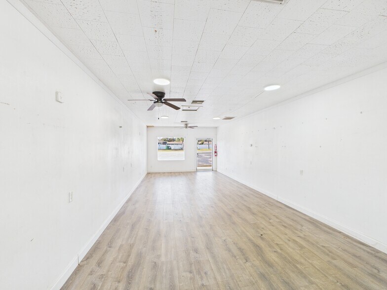 More Photos Of 1 Beverly Hills Blvd, Beverly Hills General Retail For Sale