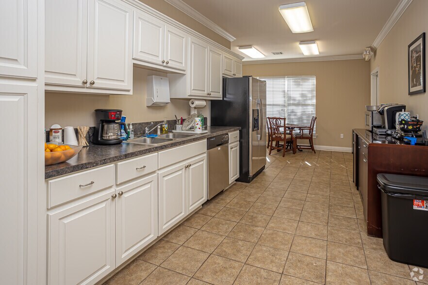 2798 Oneal Ln, Baton Rouge, LA 70816 Office For Sale