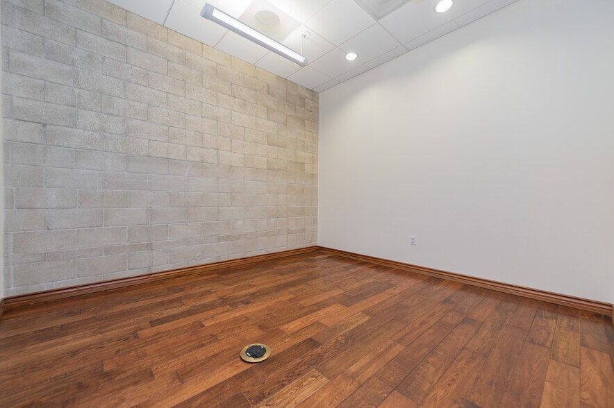 More Photos Of 8925 Research Dr, Irvine Office For Sale