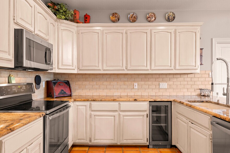 More Photos Of 5229 Hupedo Ranch Rd, Spicewood Specialty For Sale