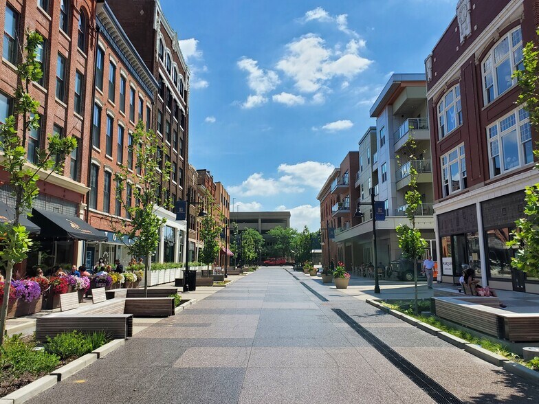 More Photos Of 111 W Columbia St, Fort Wayne Storefront For Lease