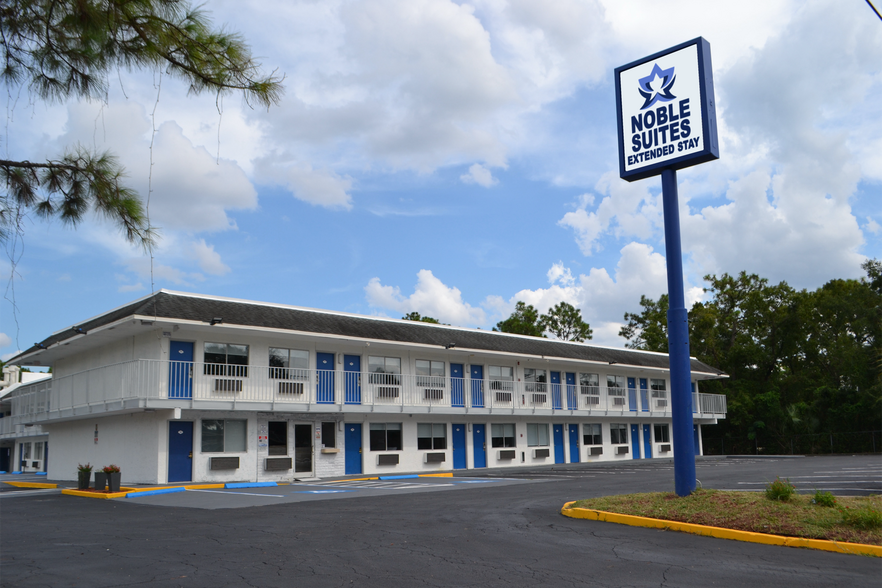 Primary Photo Of 10885 Harts Rd, Jacksonville Hotel For Sale