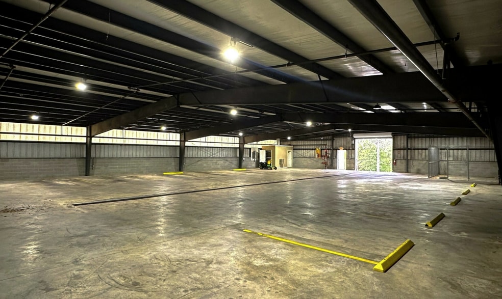 More Photos Of 1906 Ross Clark Cir, Dothan Warehouse For Sale