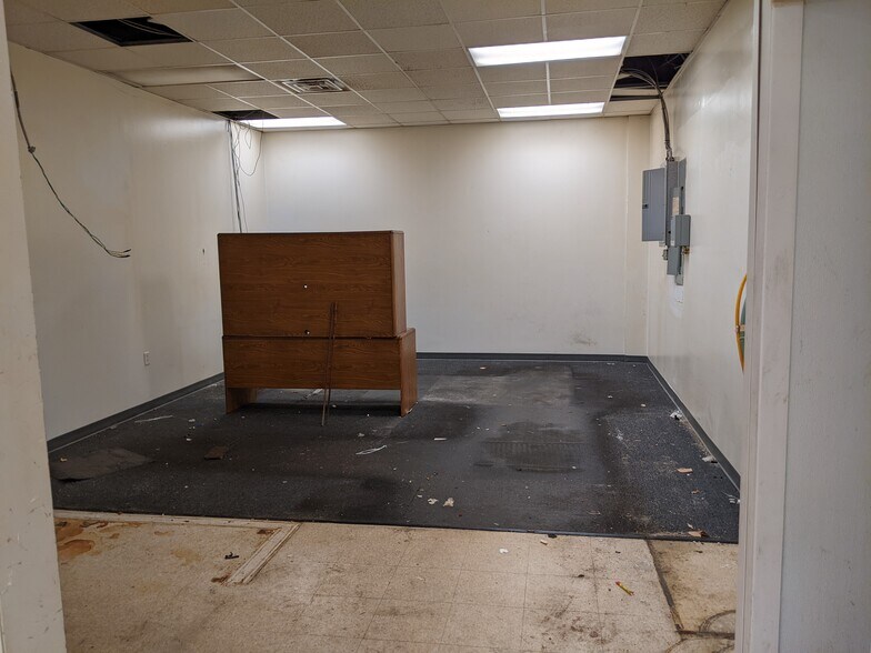 More Photos Of 1761 Goucher St, Johnstown Storefront For Sale