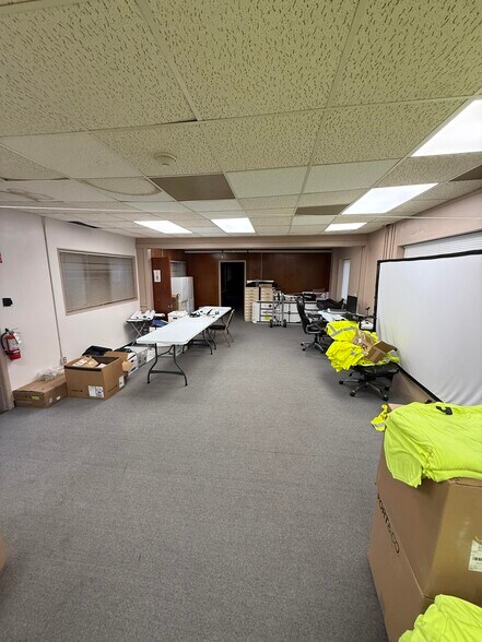 More Photos Of 2130 Osterfeld Ave, Cincinnati Office For Sale