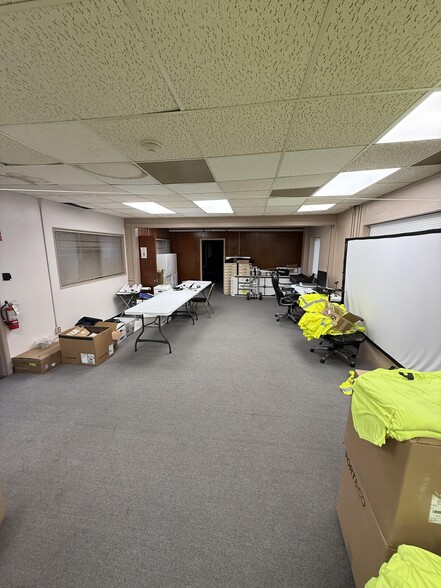 More Photos Of 2158 Osterfeld St, Cincinnati Office For Sale