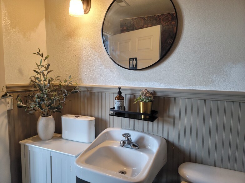 More Photos Of 656 5th St, Lincoln General Retail For Sale