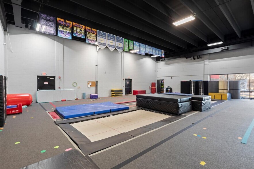 More Photos Of 7 S 4th St, Council Bluffs Health Club For Lease