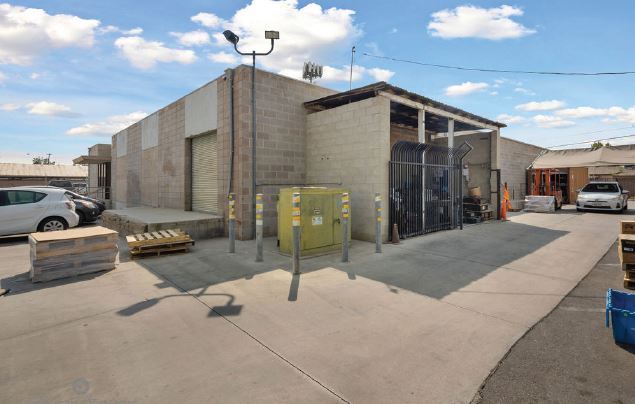 More Photos Of 133 V St, Bakersfield Warehouse For Sale