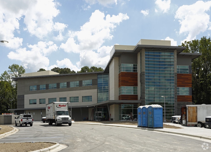 More Photos Of 2600 W Arlington Blvd, Greenville Medical For Lease