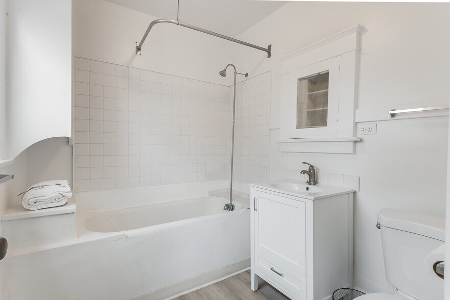 More Photos Of 213 S Francisca Ave, Redondo Beach Multifamily For Sale