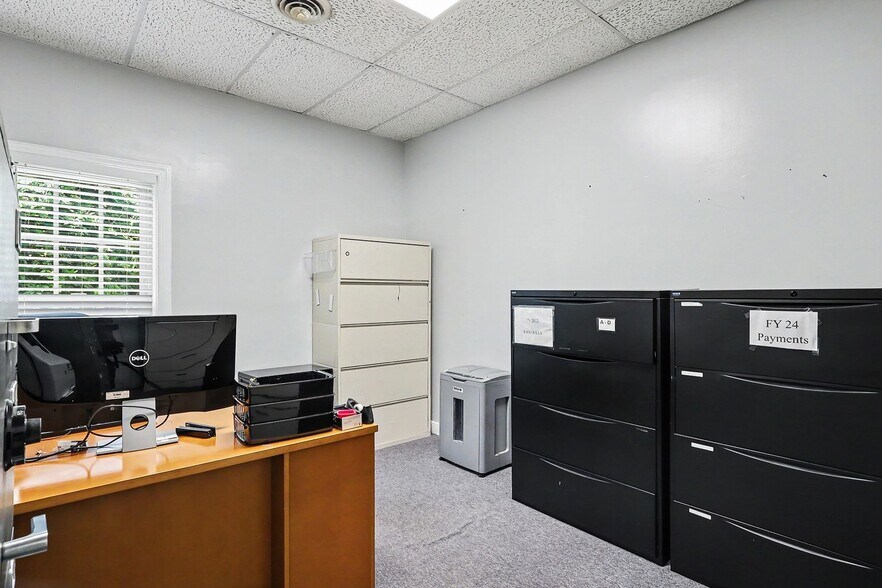 More Photos Of 8407 Richmond Hwy, Alexandria Storefront For Sale