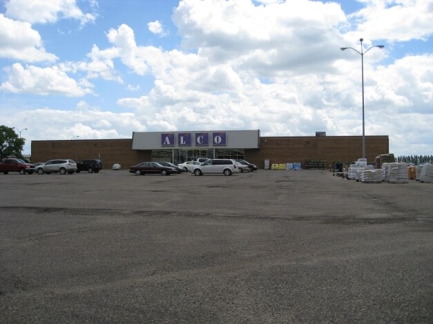 More Photos Of 1102 W 12th St, Grafton Department Store For Sale