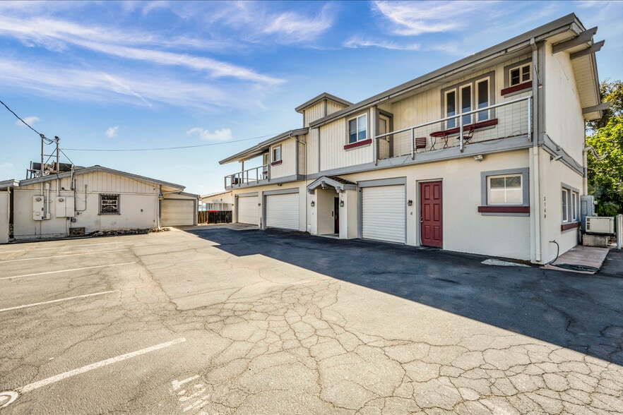 More Photos Of 3740 Lakeshore Blvd, Lakeport Restaurant For Sale