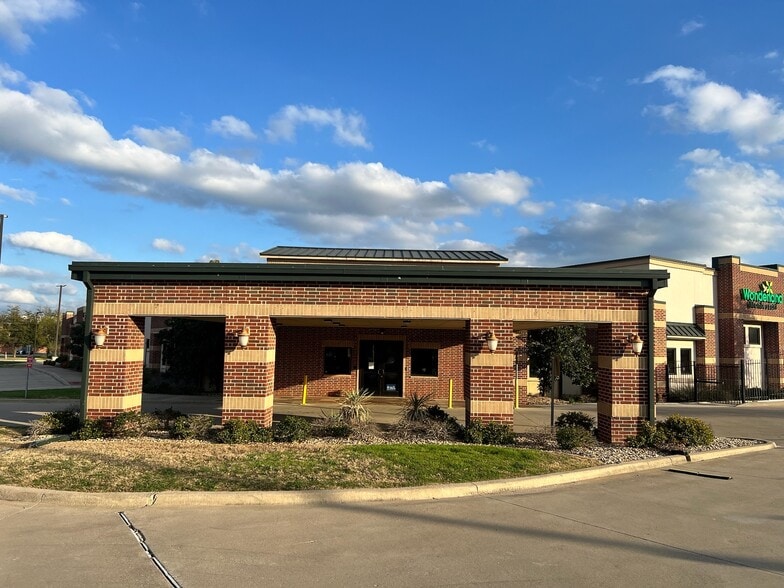 More Photos Of 2090 Market Place Blvd, Irving Freestanding For Lease