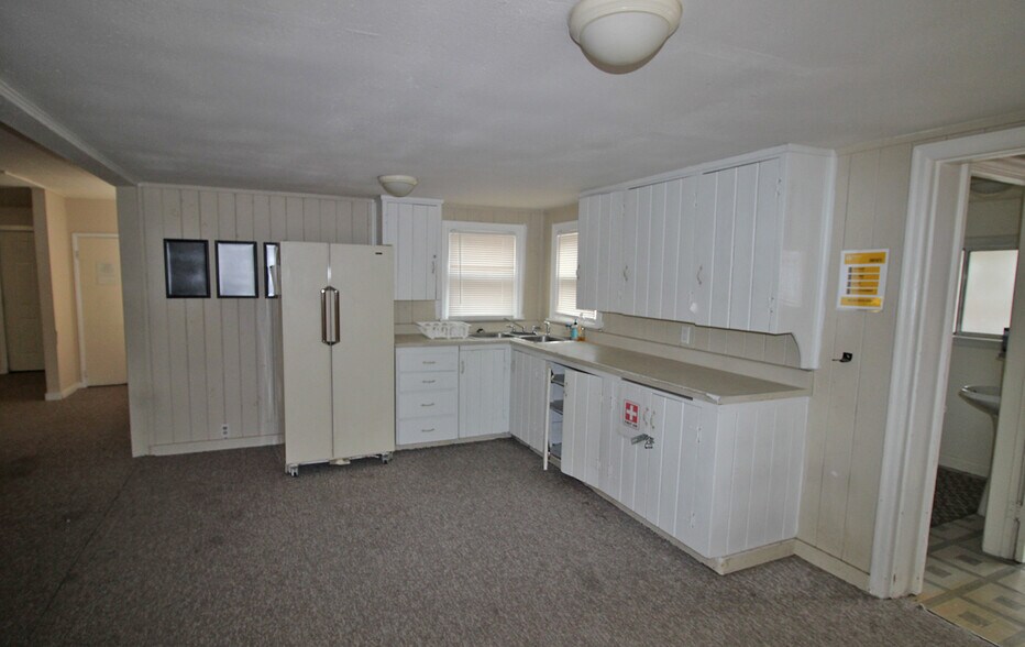 More Photos Of 11101 Bingham Ave E, Tacoma Office Residential For Lease