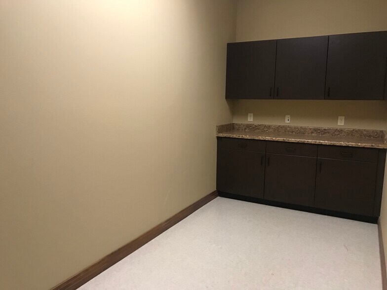 More Photos Of 5117 S Crossing Pl, Sioux Falls Office For Lease