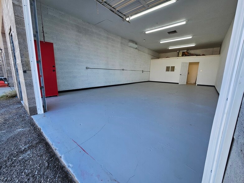 More Photos Of 2045 Plaza Dr, Bullhead City Flex For Lease