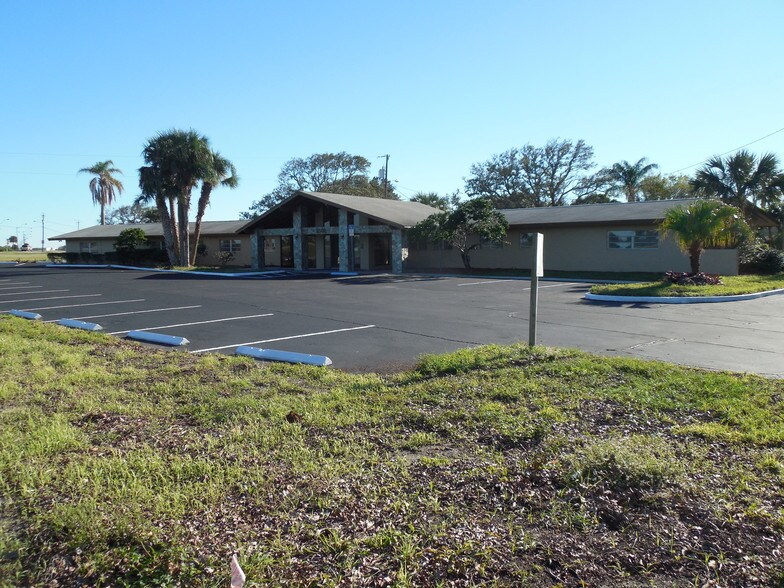 2500 Port Malabar Blvd NE, Palm Bay, FL 32905 Freestanding For Sale