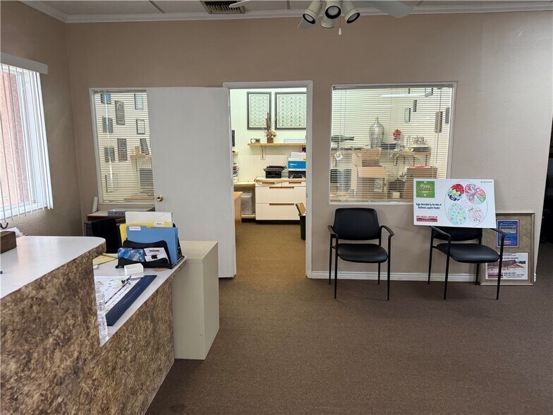 More Photos Of 2765 Highway 95, Bullhead City Office For Lease