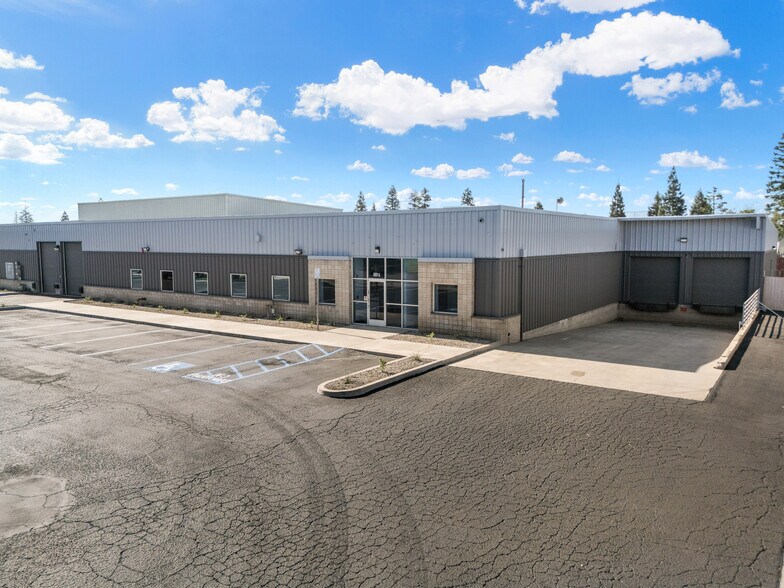 More Photos Of 6801 McDivitt Dr, Bakersfield Warehouse For Lease