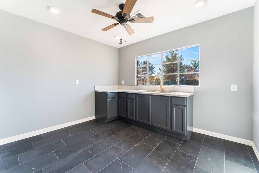 More Photos Of 430 S 7th St, Las Vegas Office For Lease