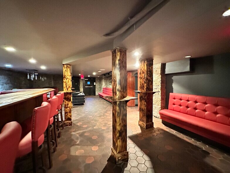 More Photos Of 917 W 44th St, Kansas City Restaurant For Sale