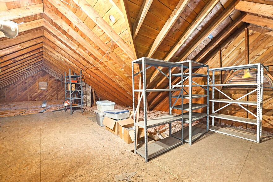 More Photos Of 355 N College Ave, Fayetteville Office Residential For Lease