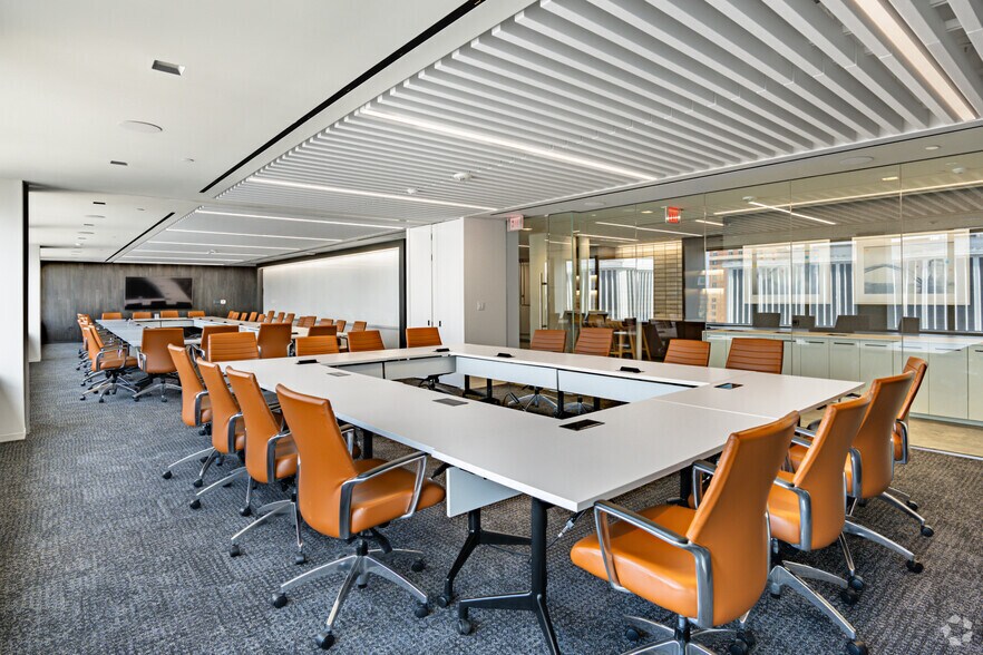 More Photos Of 1700 N Moore St, Arlington Office For Lease