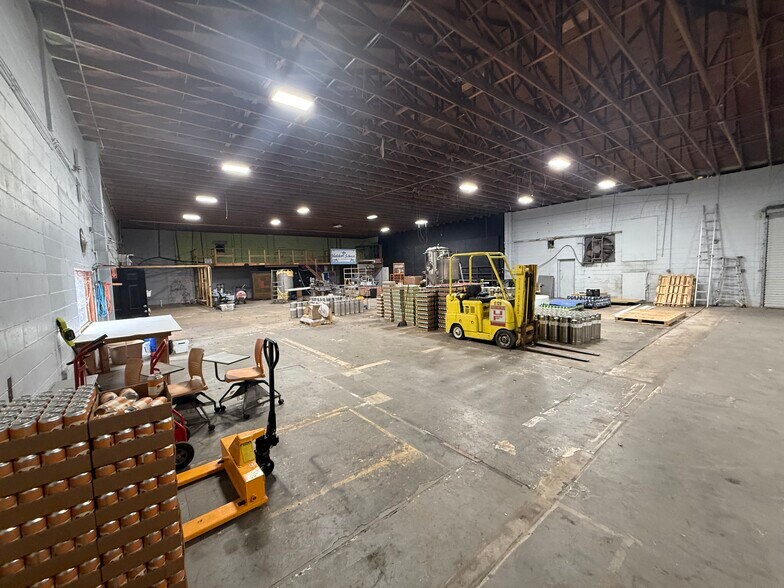 More Photos Of 1995 NE 31st Ave, Gainesville Warehouse For Lease