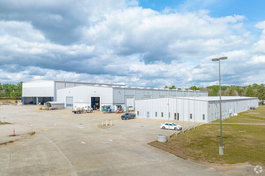 More Photos Of 100 N FM 3083 Rd, Conroe Manufacturing For Lease