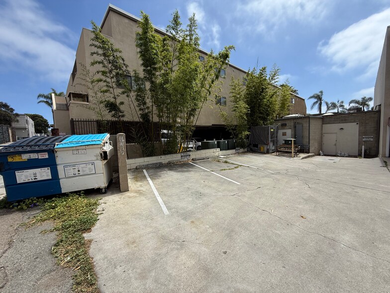 More Photos Of 7527 Draper Ave, La Jolla Medical For Lease