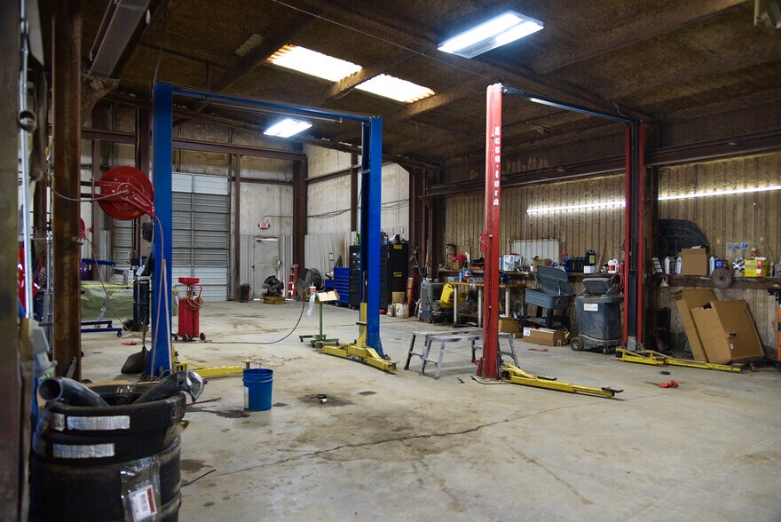 More Photos Of 1700 Dakota Ave, Midland Industrial For Lease