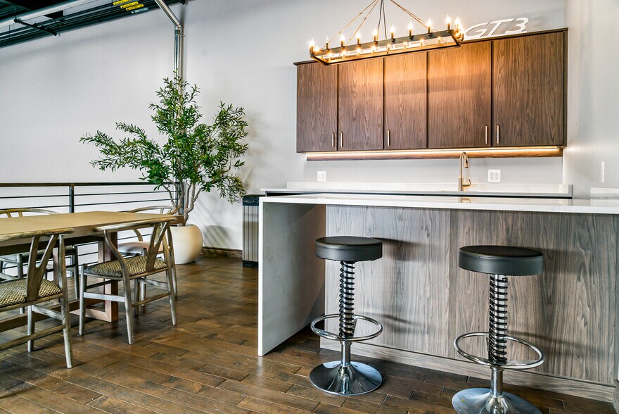 More Photos Of 154 W Speed Way, Pontiac Parking Garage For Sale