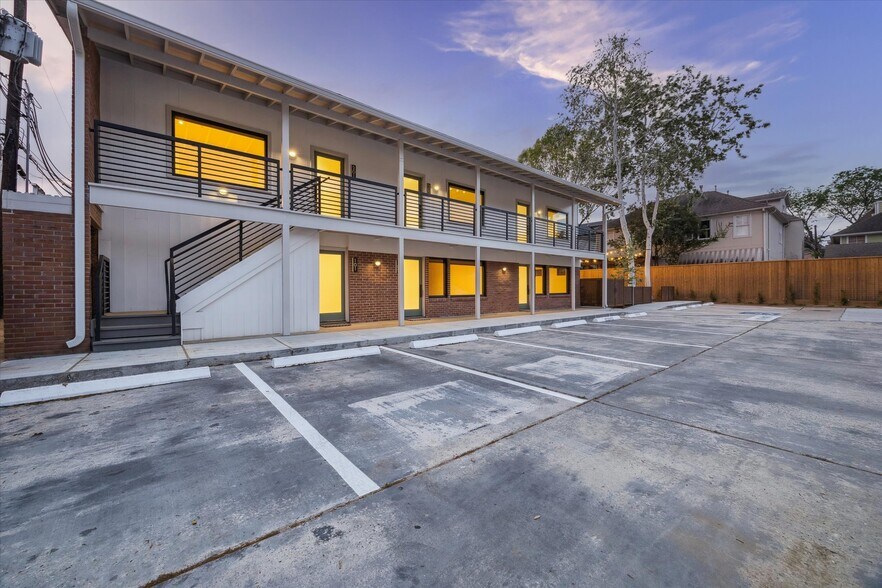 More Photos Of 2412 Bartlett St, Houston Loft Creative Space For Lease