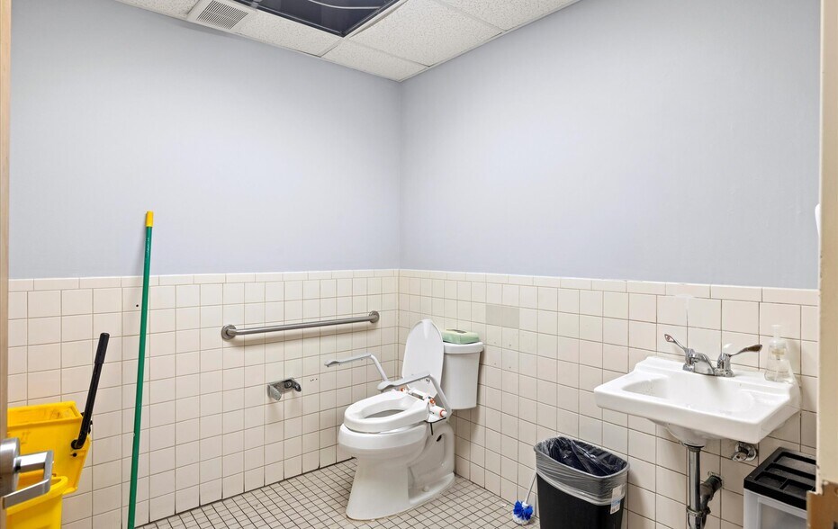 More Photos Of 37-39 Glen St, Glen Cove Office Residential For Sale