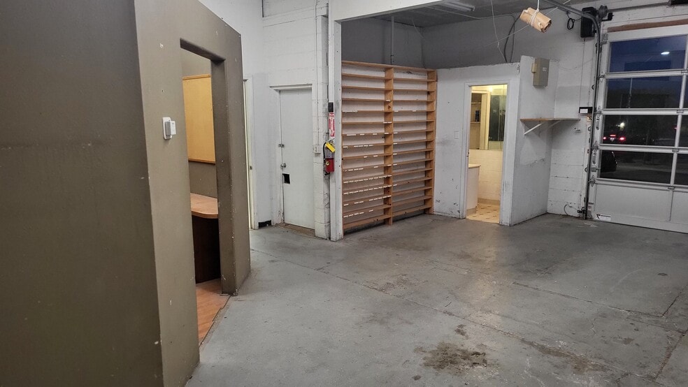 More Photos Of 303 Kansas Ave, Henderson Service For Lease