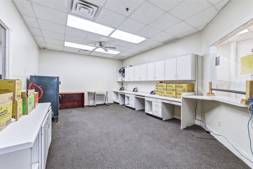 More Photos Of 29 S Chadbourne St, San Angelo Drugstore For Sale