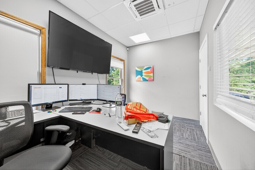 More Photos Of 11 Abrams Rd, Central Valley Office For Sale