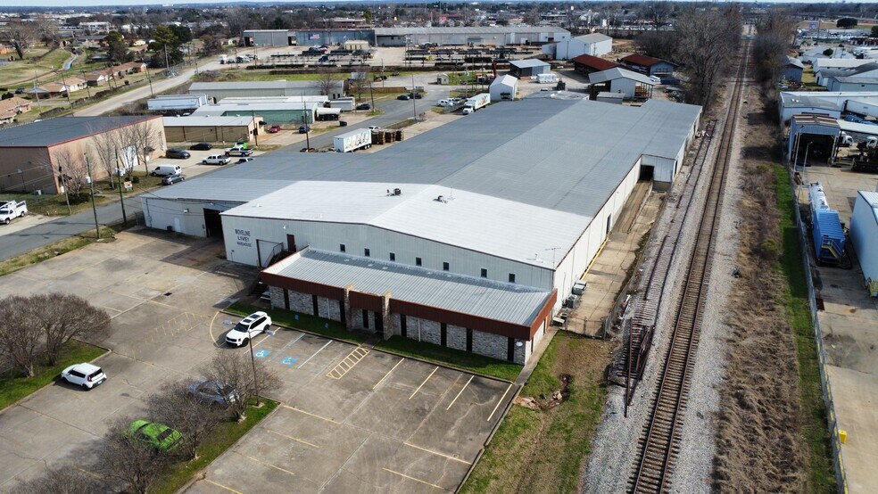 More Photos Of 410 Hamilton Rd, Bossier City Warehouse For Lease