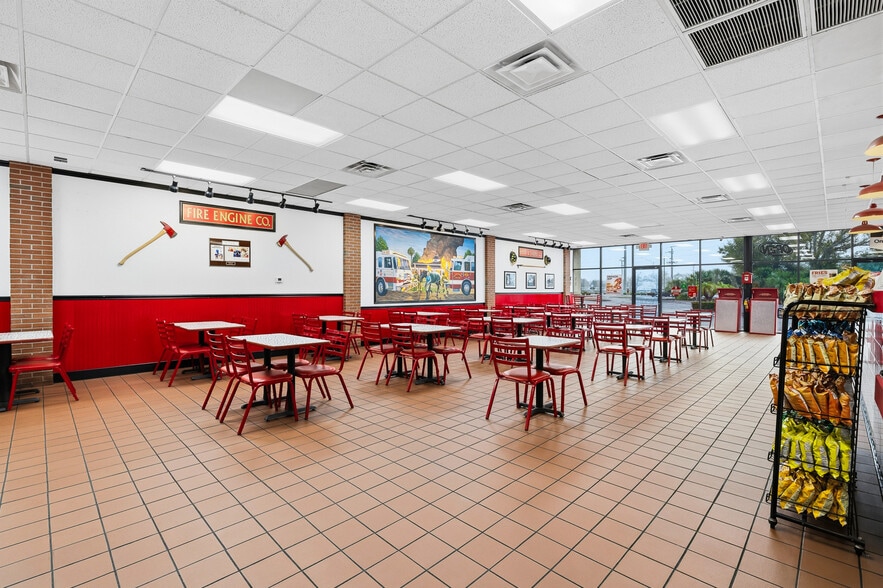 More Photos Of 18500 Veterans Blvd, Port Charlotte General Retail For Sale